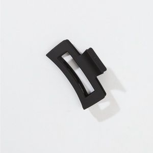 AEO Matte Rectangle Claw Clip Black
